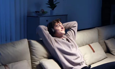 Najlepsze słuchawki z redukcją szumu (ANC) do pracy i podróży