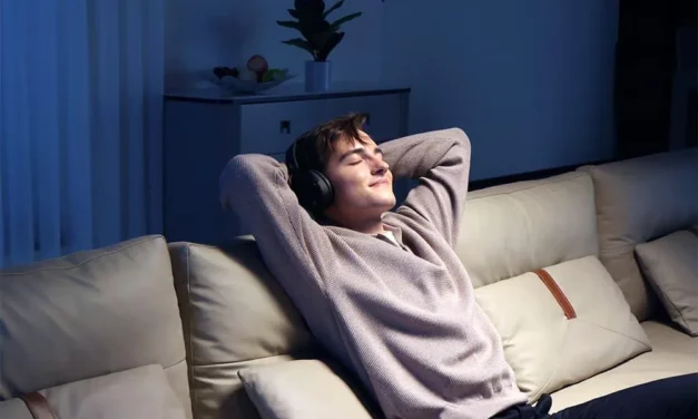 Najlepsze słuchawki z redukcją szumu (ANC) do pracy i podróży