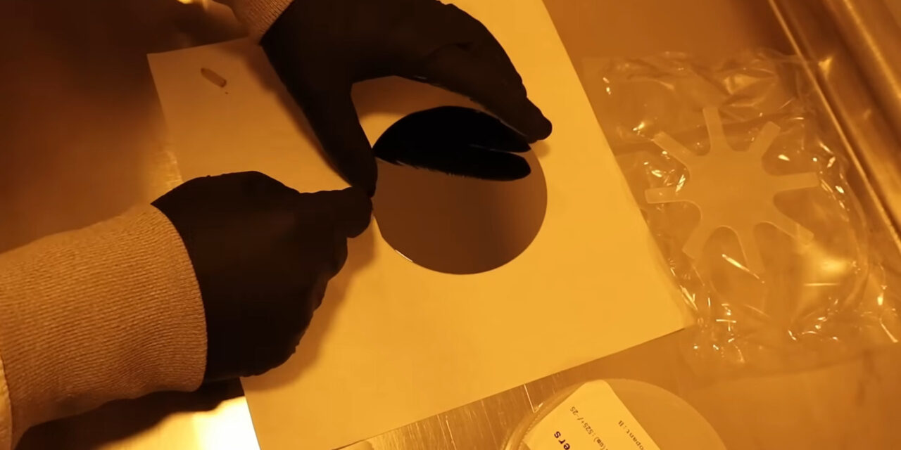 Pamięć RAM wyhodowana w garażu? YouTuber zaskakuje