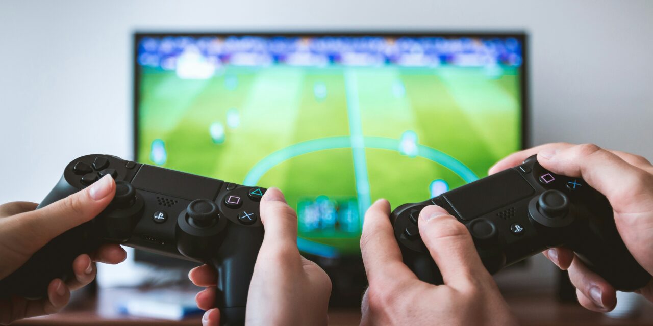 Telewizor gamingowy – co to jest? Jak wybrać telewizor do gier?