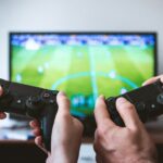 Telewizor gamingowy – co to jest? Jak wybrać telewizor do gier?
